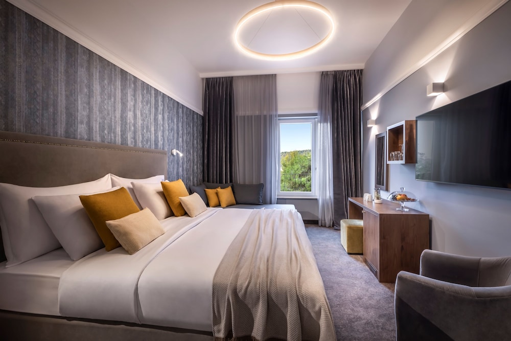 Room for 2+1 parkside