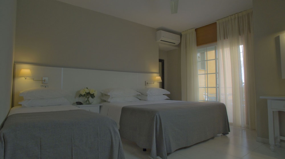 Habitación Familiar Triple, Múltiples Camas