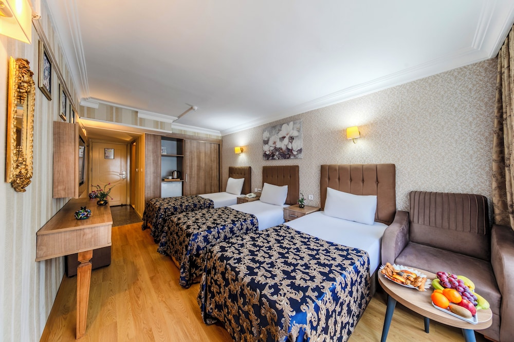 Deluxe Triple Room photo 2