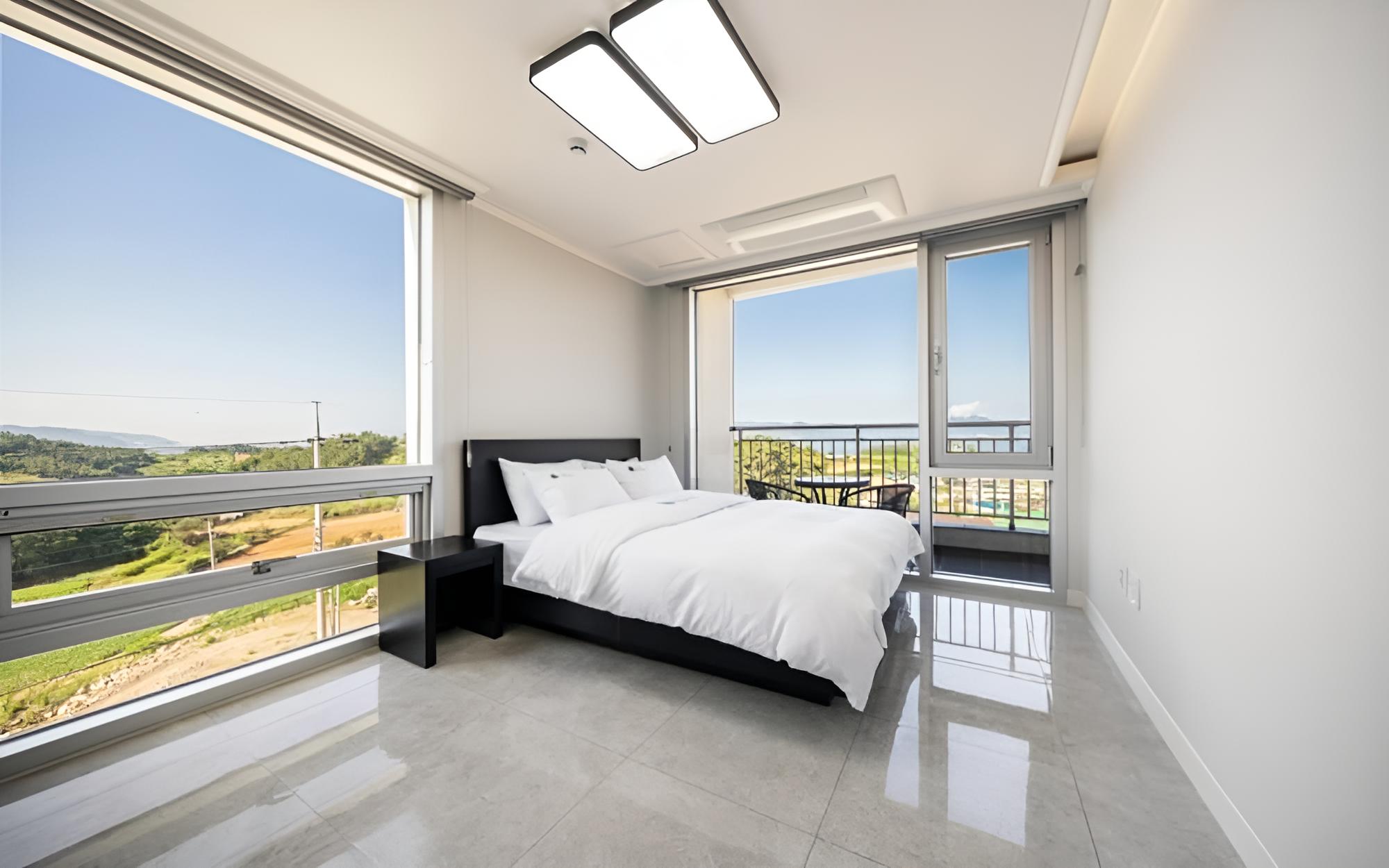 Room (Room 301 (Ocean View)) - Photo 2