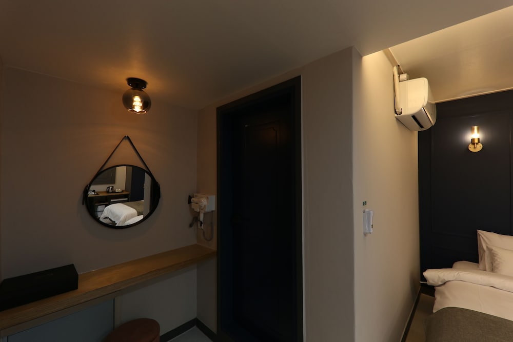 Suite (Styler Steam Clothing Care System) - Photo 3
