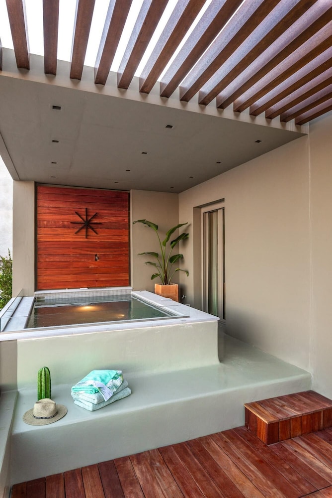 Villa photo 1