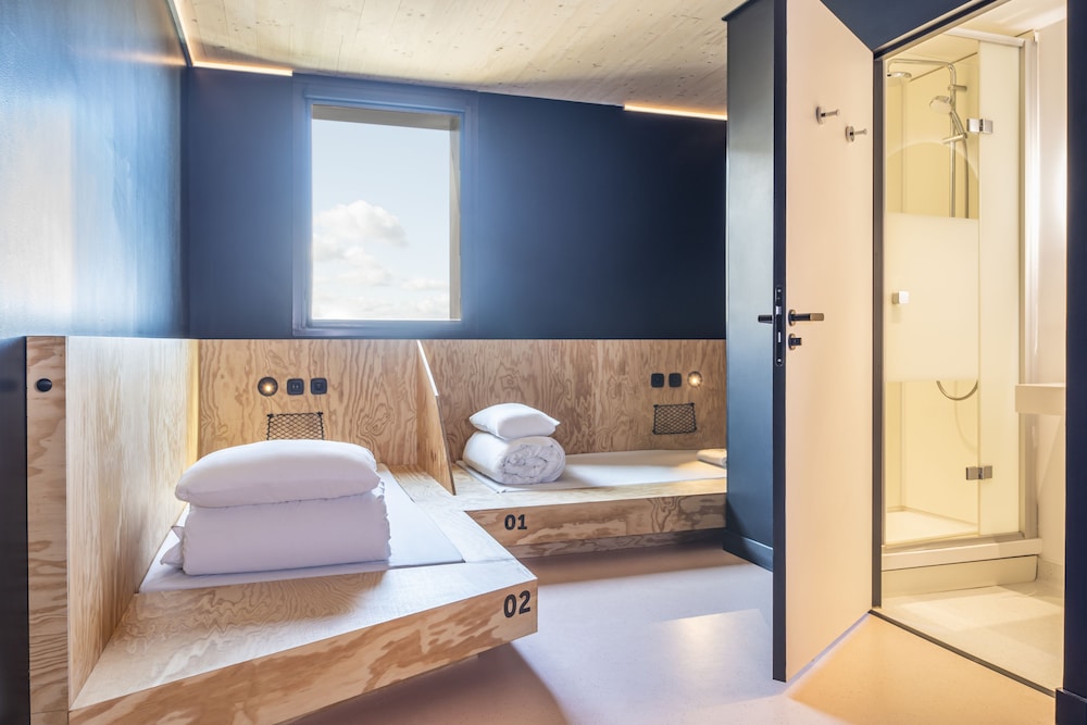 Twin Ensuite Bedroom - Wheelchair access - Photo 4