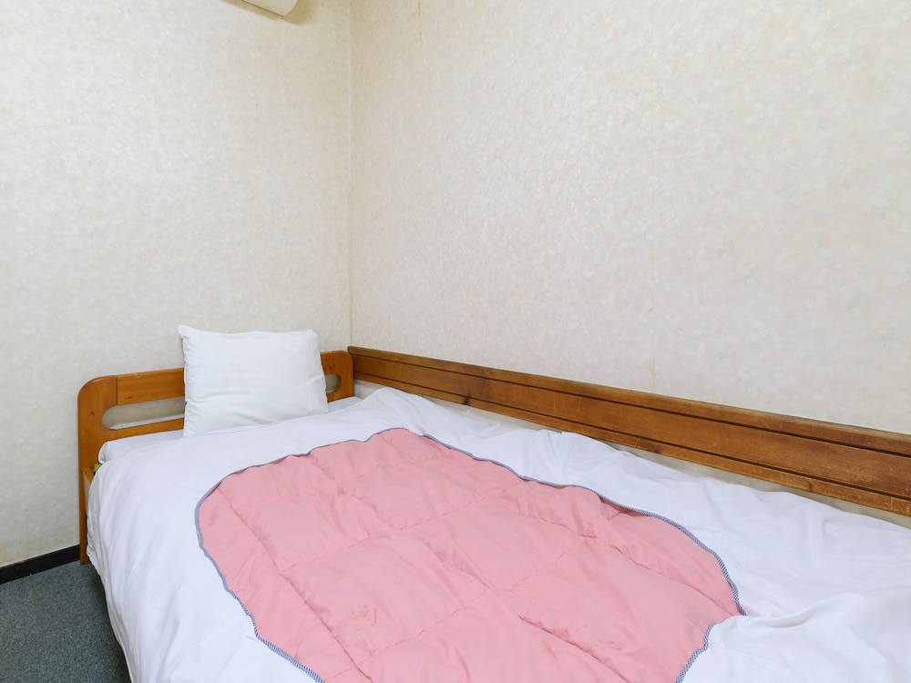 Twin Room, Smoking photo 3
