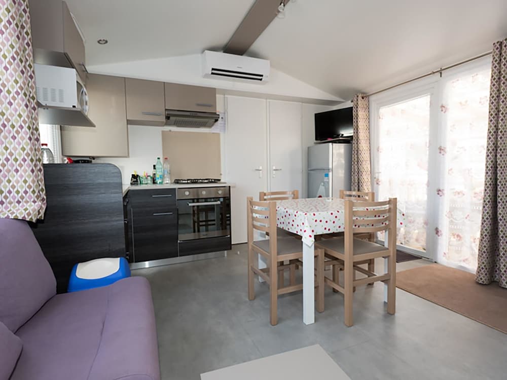Business Mobile Home, 3 Bedrooms, Ensuite photo 2