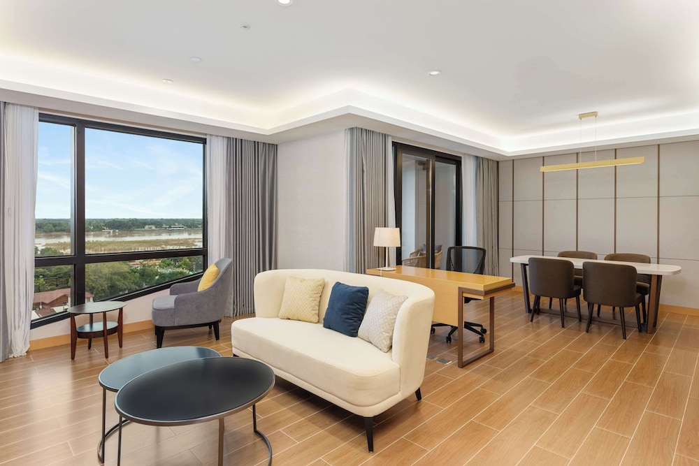 Premium Suite, 1 King Bed photo 1