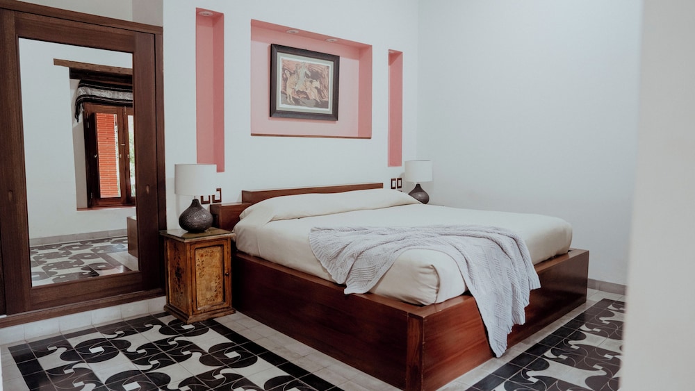 Executive Suite, 1 King Bed (Toledo)