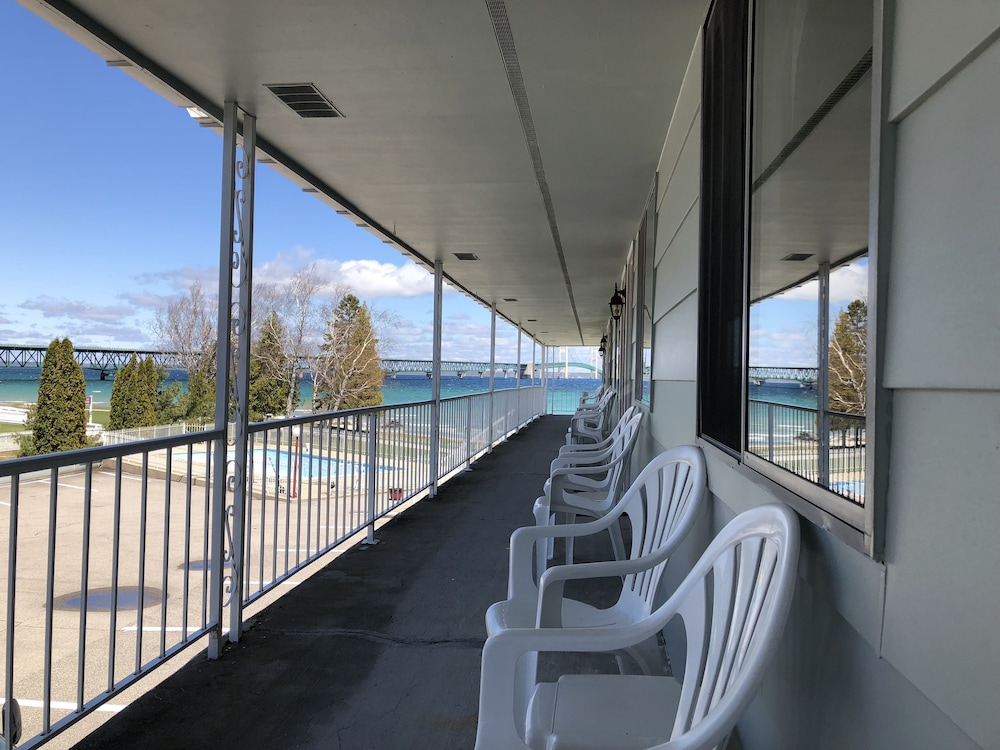 Standard Room, 2 Double Beds, Partial Lake View, Ground Floor photo 2