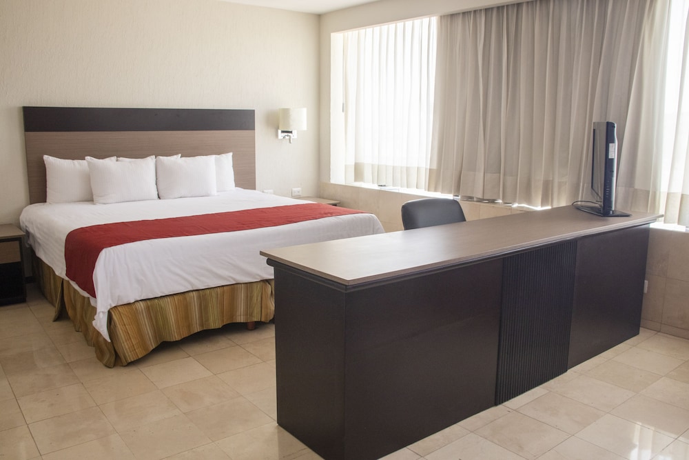 Executive Suite, 1 King Bed, Non Smoking - Photo 5