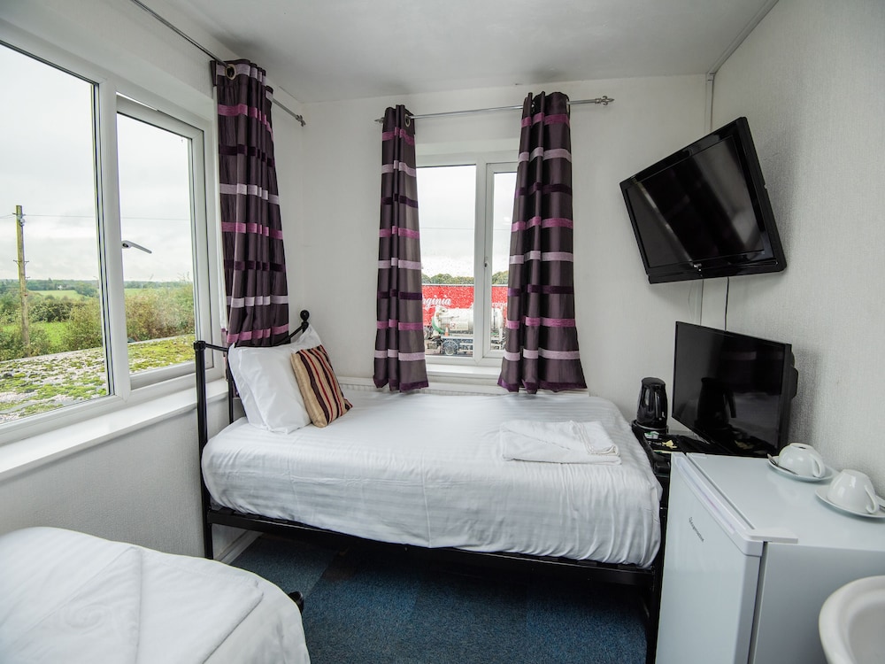 Standard Twin Room, 2 Twin Beds (Shared) photo 3