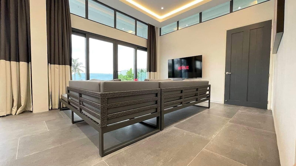 Luxury Villa, 2 Bedrooms, Garden View photo 3