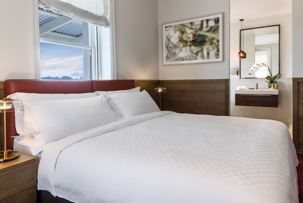 Room, 1 King Bed (Cosy Heritage Wing) photo 3