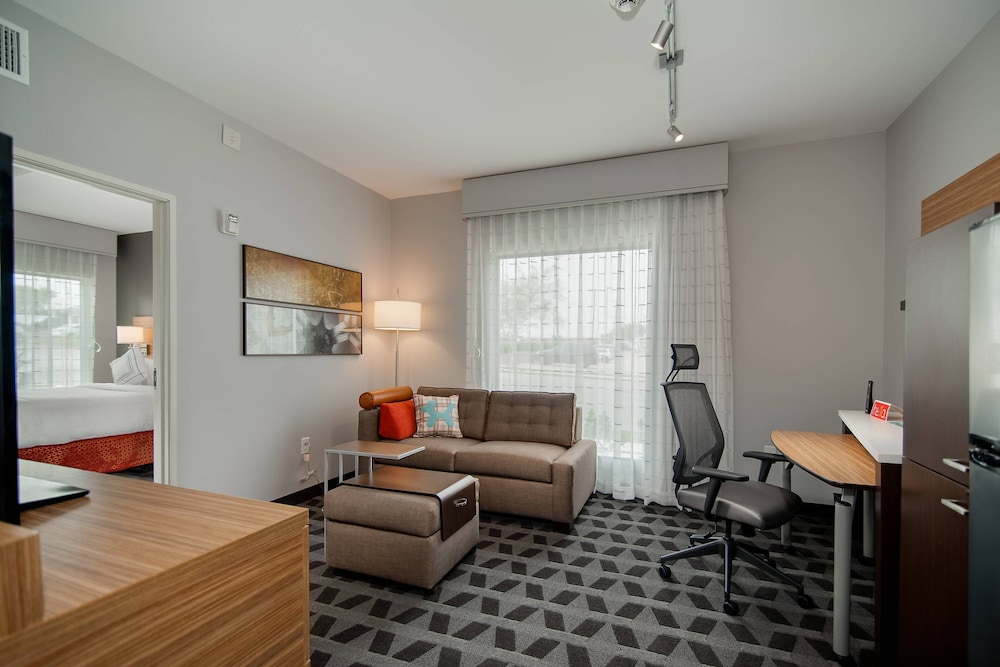 Suite, 1 Queen Bed with Sofa bed photo 1