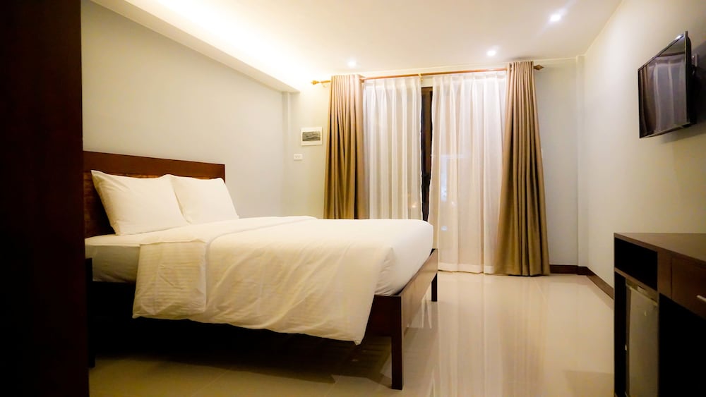 Deluxe Room - Photo 2