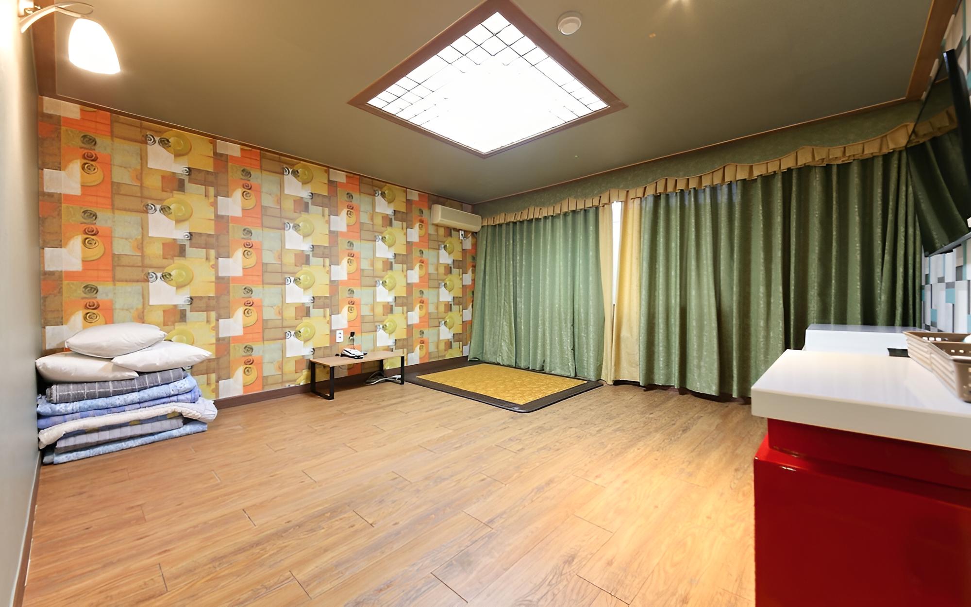 Room (Korean-style Ondol Room) photo 2