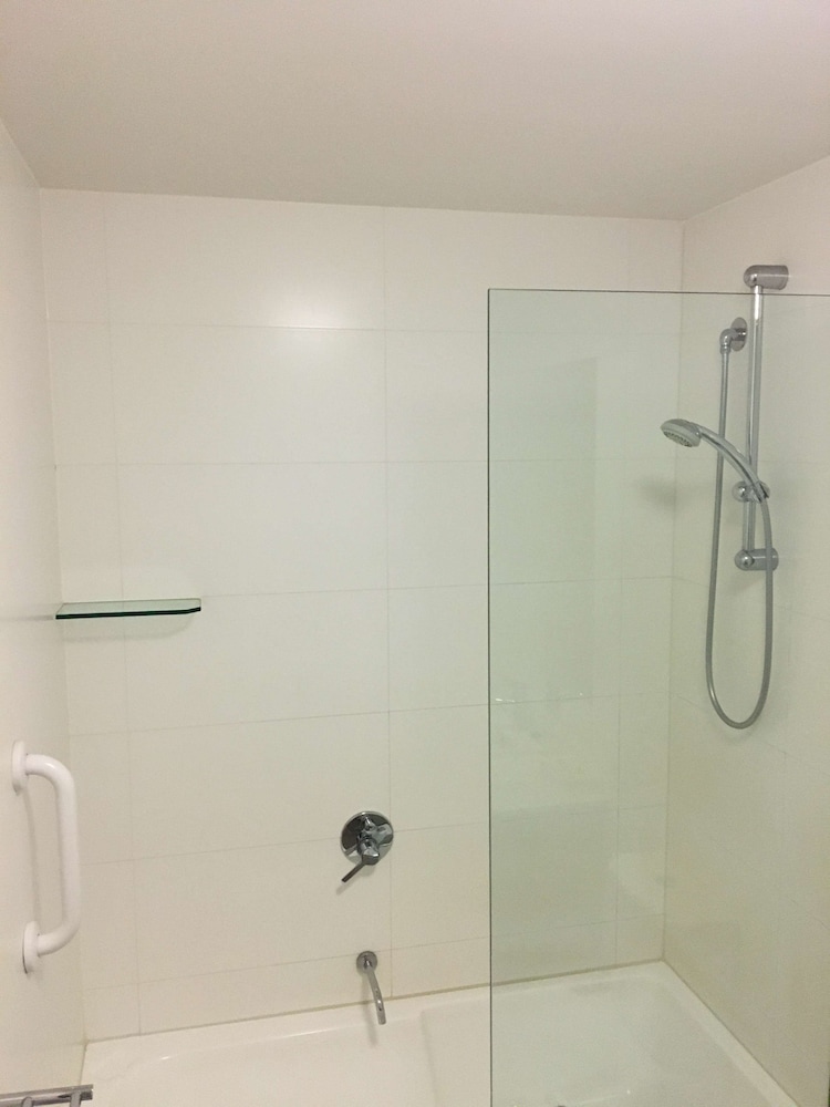 Standard Apartment, 2 Bedrooms, 2 Bathrooms, Annex Building (1 Queen and 2 Single Beds) - Photo 5