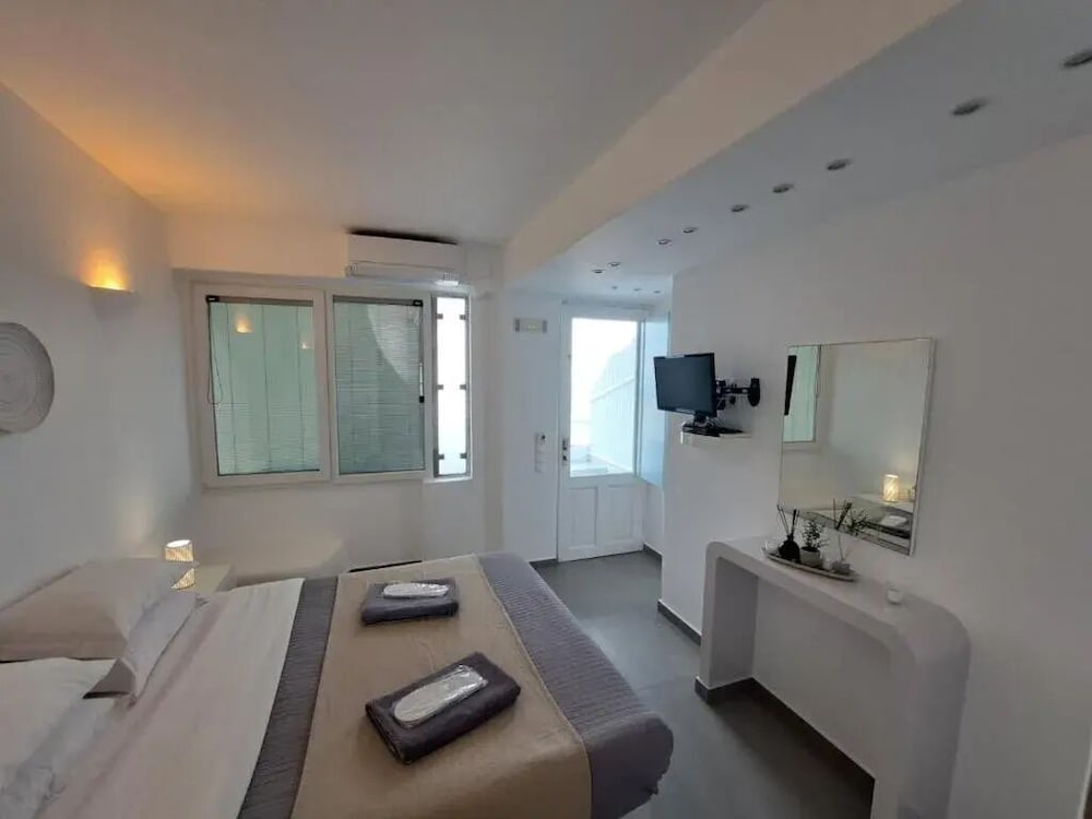 Premier Suite, Jetted Tub, Sea View (Indoor)