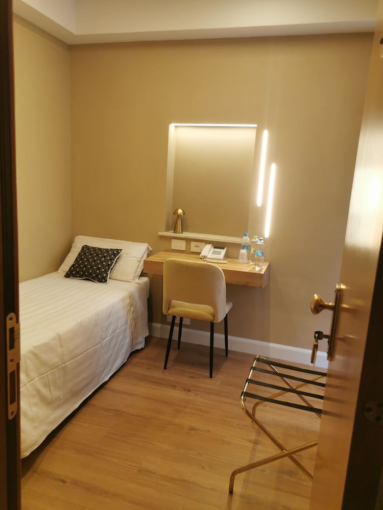 Deluxe Room, 1 Twin Bed, Private Bathroom