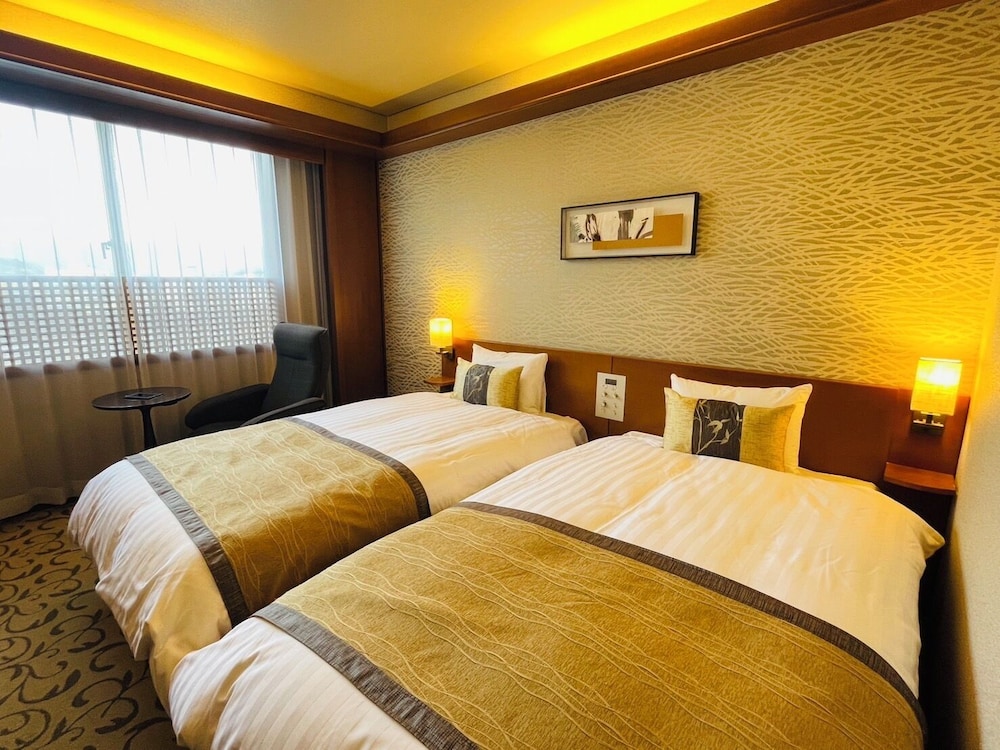 Single or Twin Room, City View