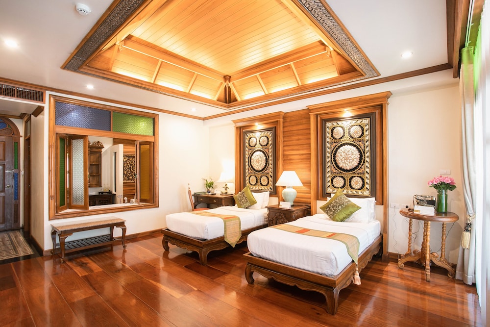 Luxury Twin Bed with spa bath thumbnail 6