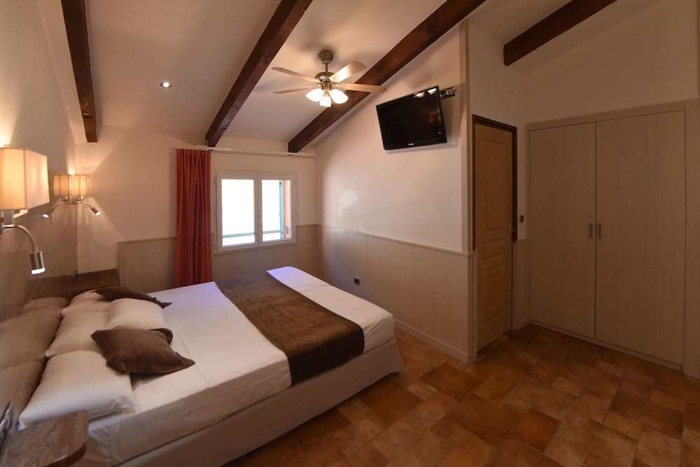 Single Room - Photo 1