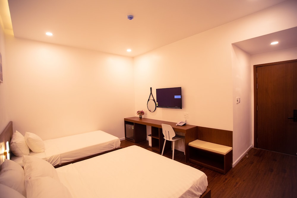 Superior Family Room - Photo 1