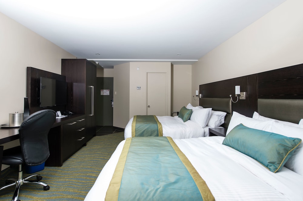 Terra room with 2 queen beds, parking view - Photo 3