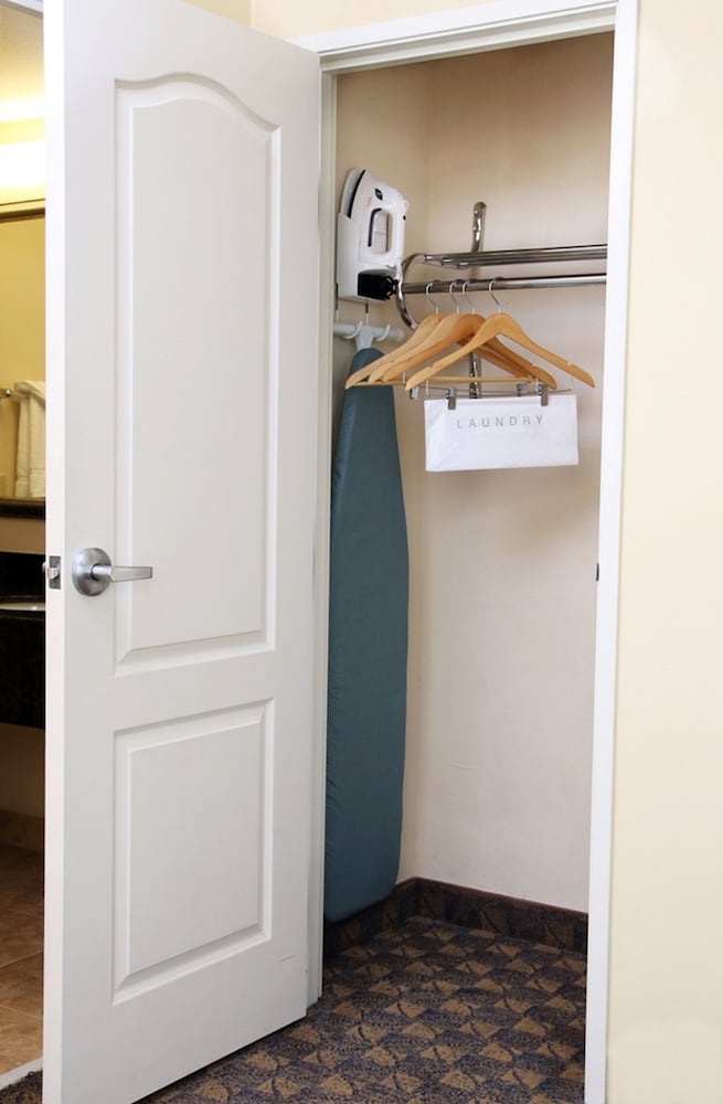 Suite, 1 Bedroom, Accessible (Communications) - Photo 6