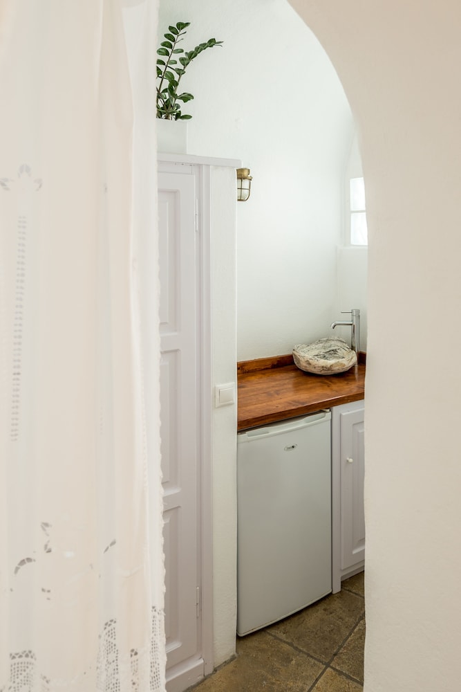 Superior Suite, Jetted Tub (Caldera View) - Photo 40