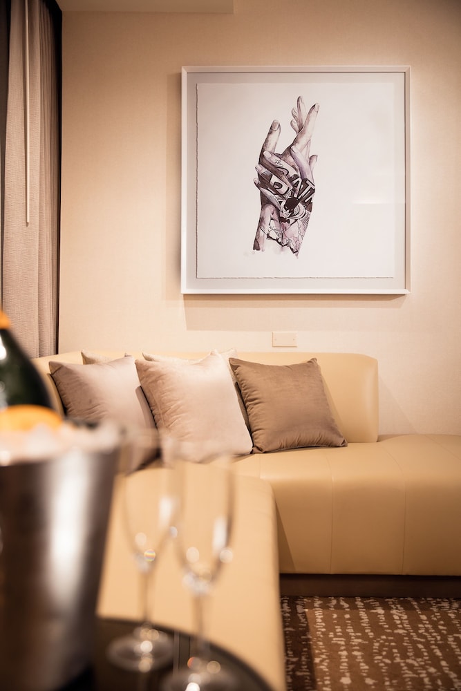 Fantasy King Strip View