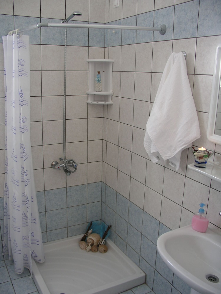 Standard Quadruple Room, 2 Bedrooms, Garden View photo 3