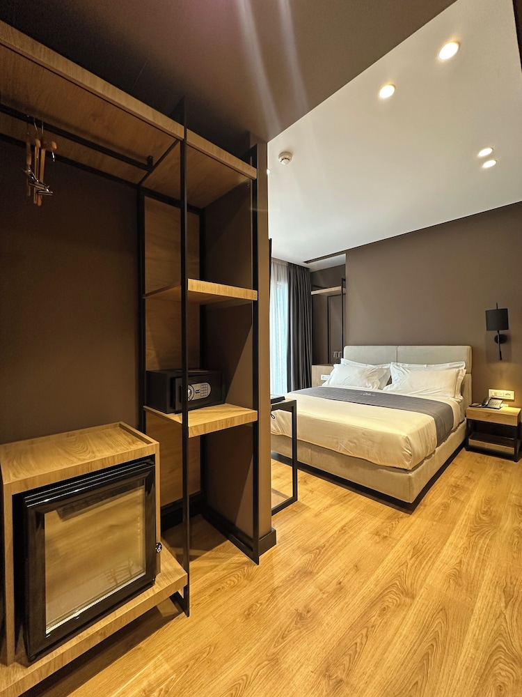 Deluxe Double or Twin Room photo 2