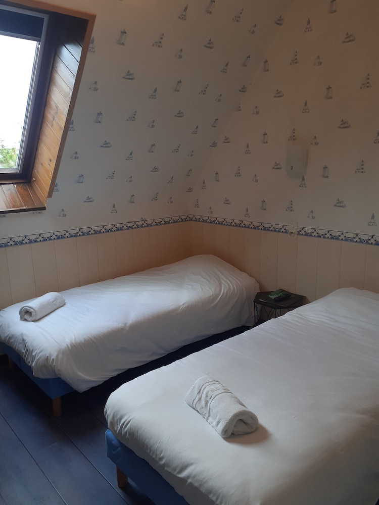 Twin Room (Toilet not in the room)