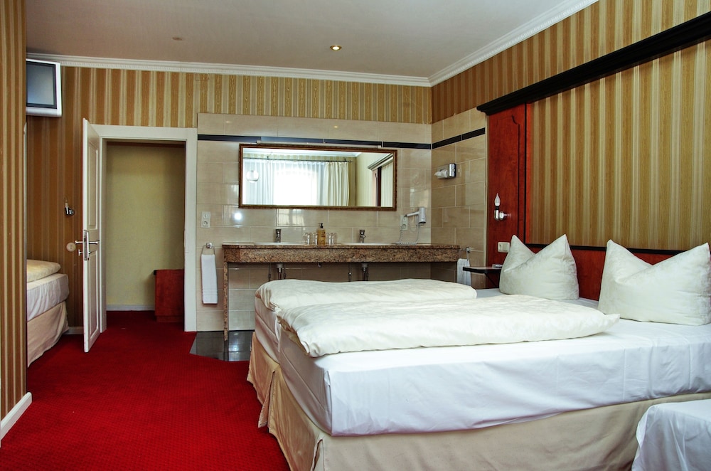 Economy Triple Room, 3 Twin Beds (Guest House Plönlein) - Photo 4