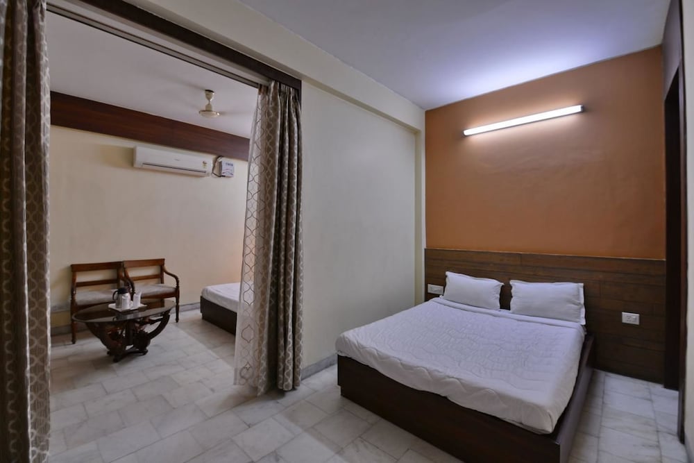Executive Room, 1 King Bed, Smoking photo 1