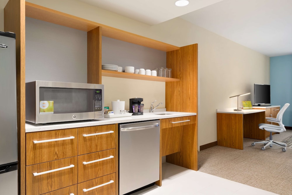 Suite, 1 King Bed, Accessible, Bathtub photo 2