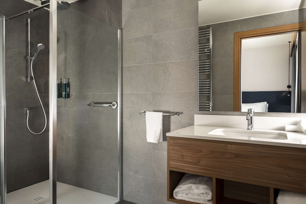 Junior Suite, 1 King Bed, Terrace - Photo 18