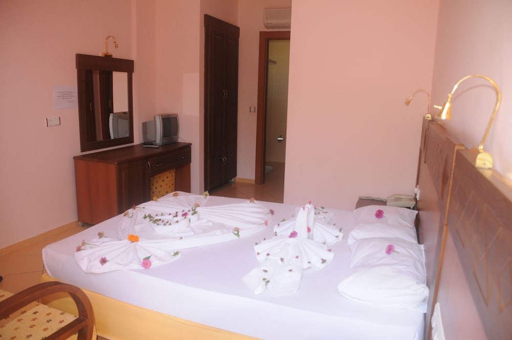 Standard Room, 1 Double or 2 Twin Beds