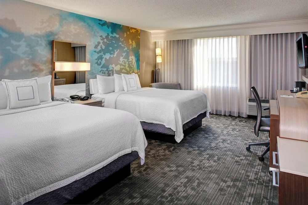 Room, 2 Queen Beds, Non Smoking - Photo 1