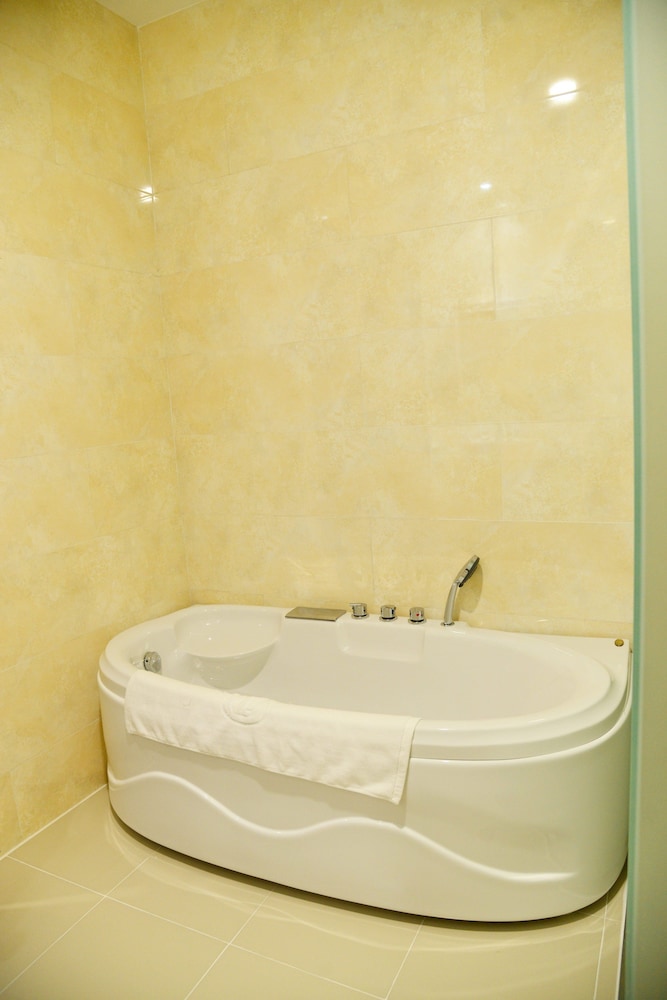 Deluxe Double Room - Photo 8