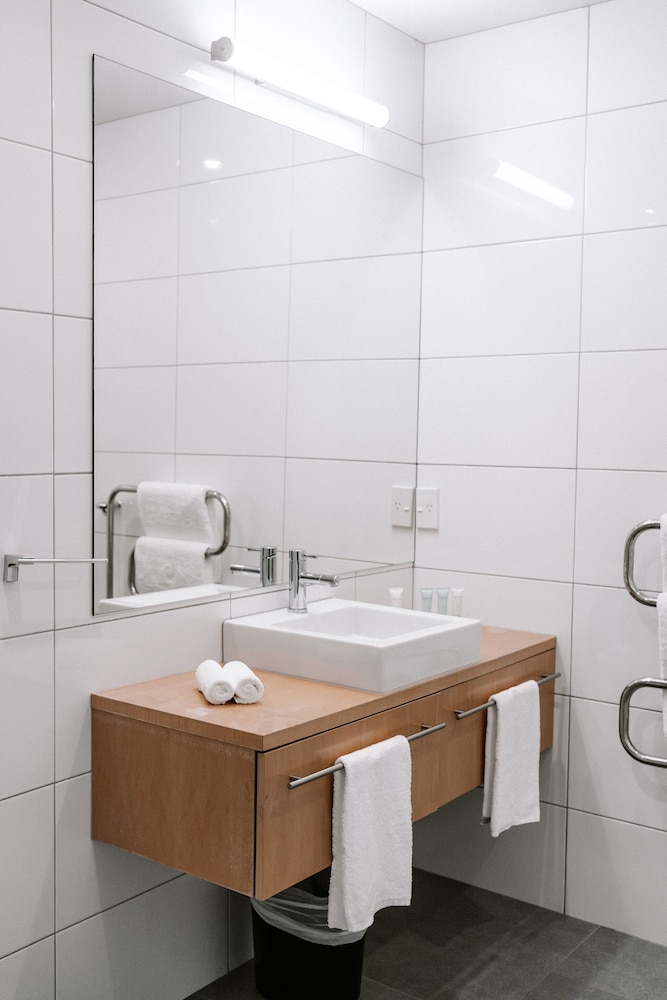 Two Bedroom Harbour Apartment - Photo 10