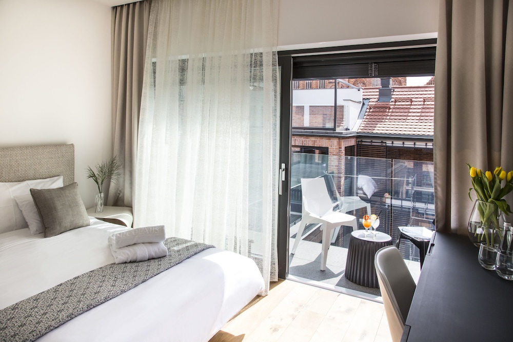 Standard Single Room, 1 Queen Bed, Balcony