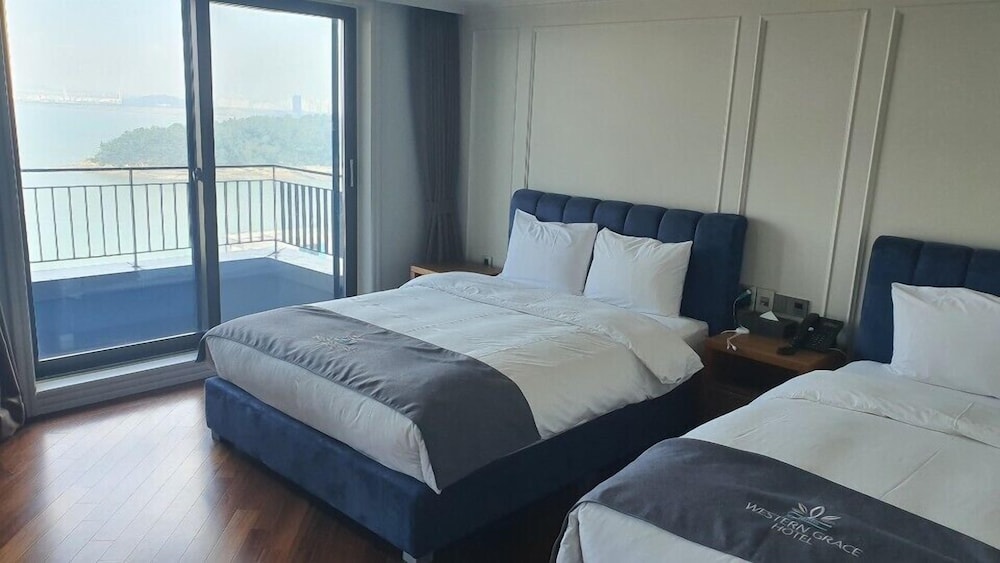 Suite (B, 4 Pm Check-In) photo 2