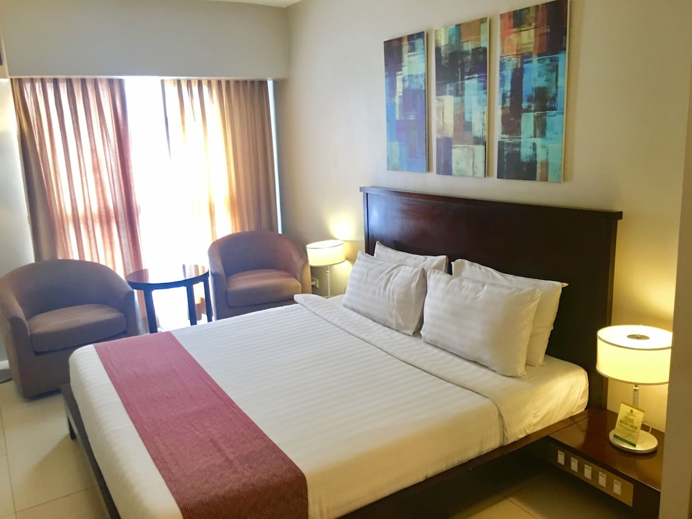 Deluxe King Room photo 2