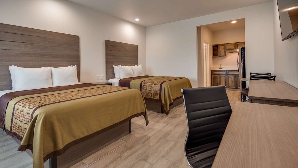 Room, 2 Queen Beds, Non Smoking, Kitchenette