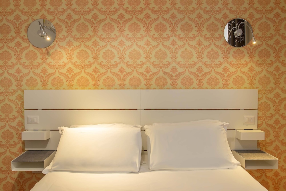Orange Room photo 3
