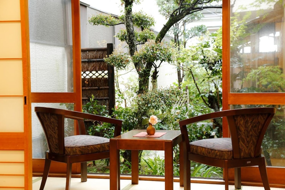 Japanese Style Twin Room, Shared Bathroom - Main Building photo 2