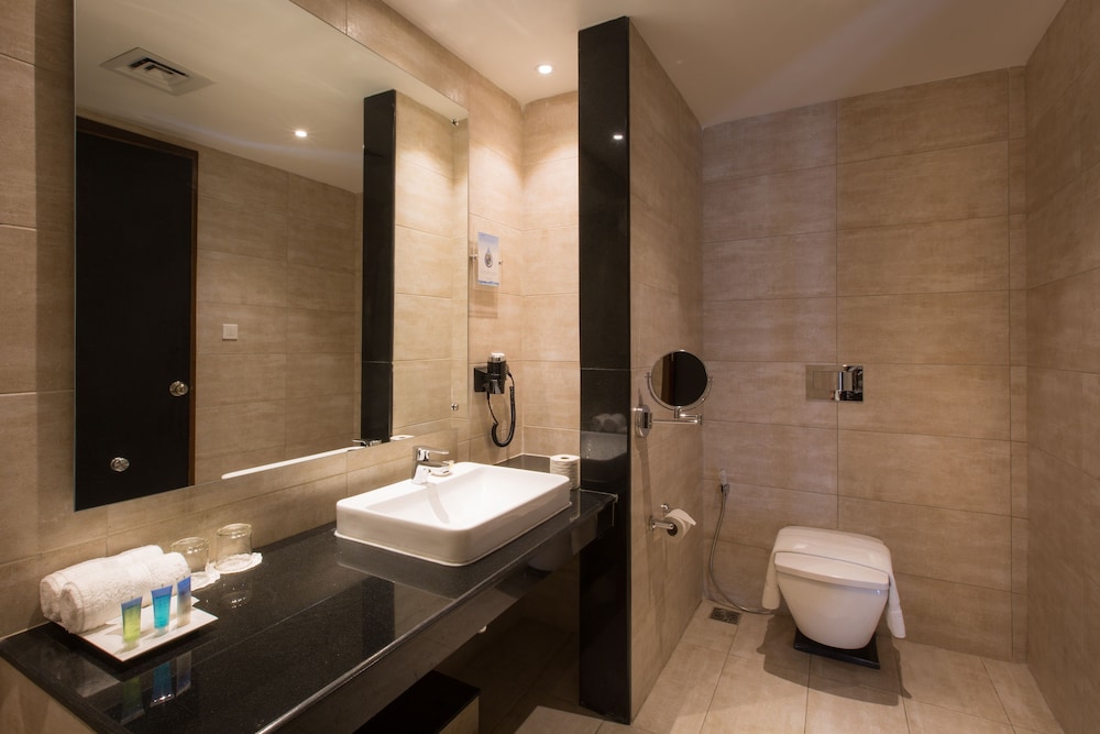Executive Room - Photo 10