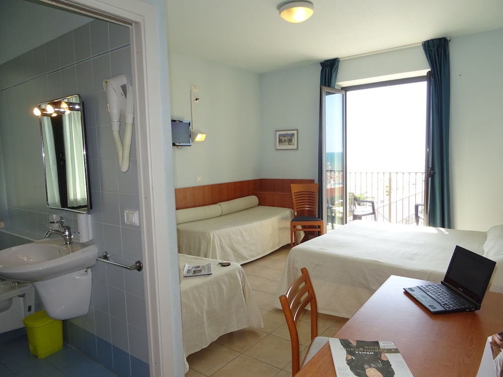 Quadruple Room, Balcony, Sea View photo 1