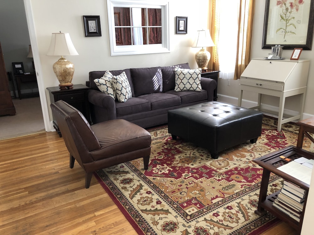 Large Extended Suite 403 (1 bdrm apt) - Photo 4